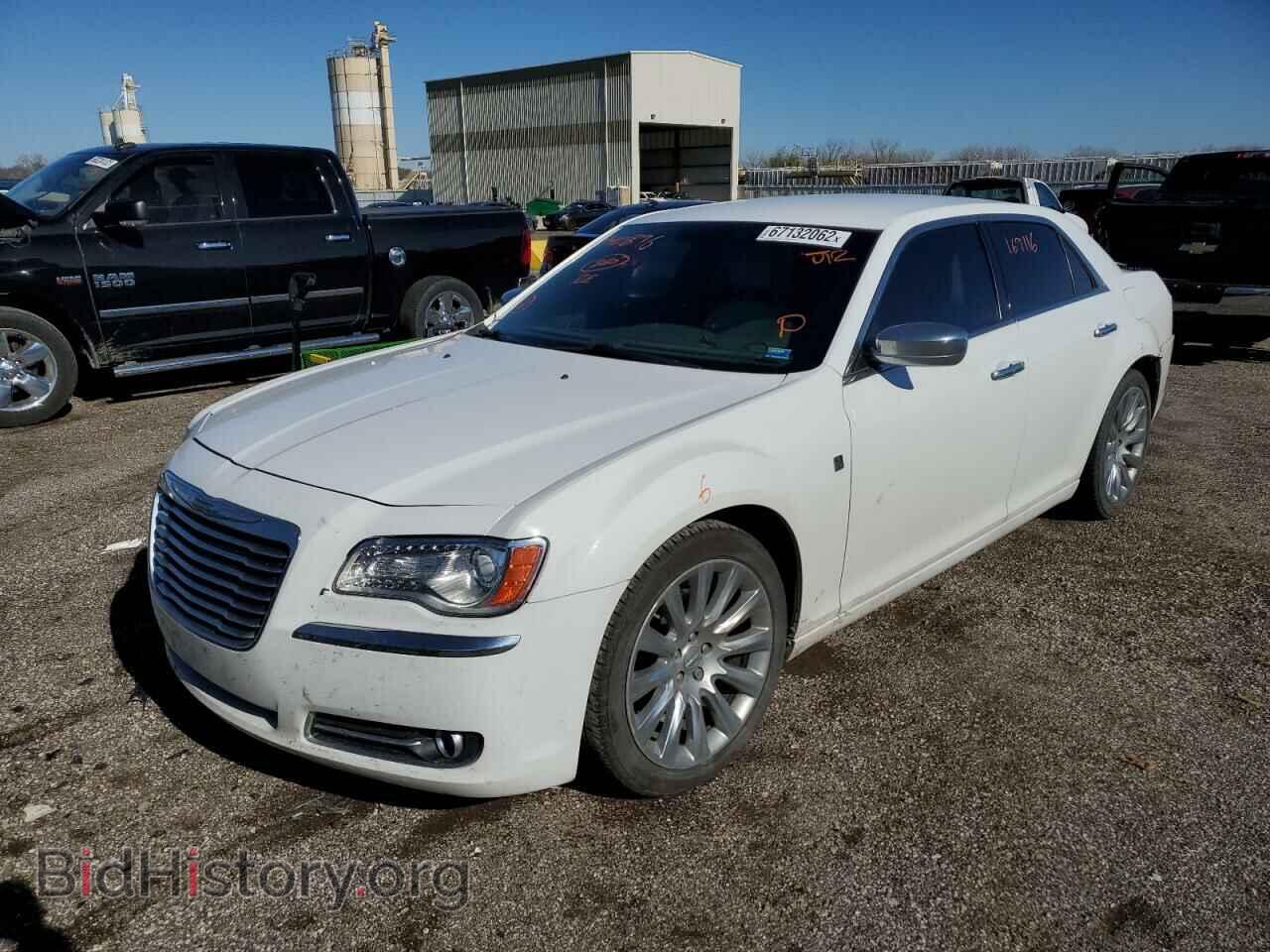 2013 CHRYSLER 300 - VIN: 2C3CCAAG5DH740896 - Фото 2
