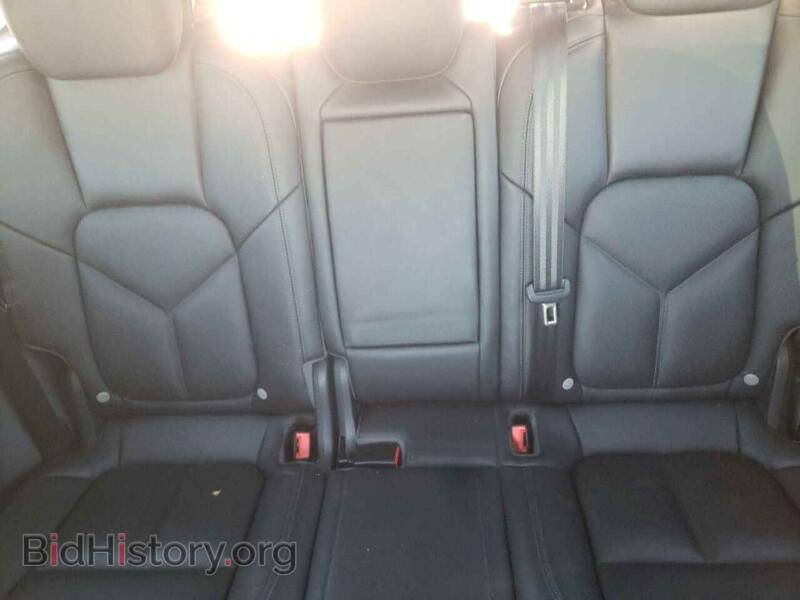 2018 Porsche CAYENNE (VIN WP1AA2A28JKA00412) — photo 10 of 14