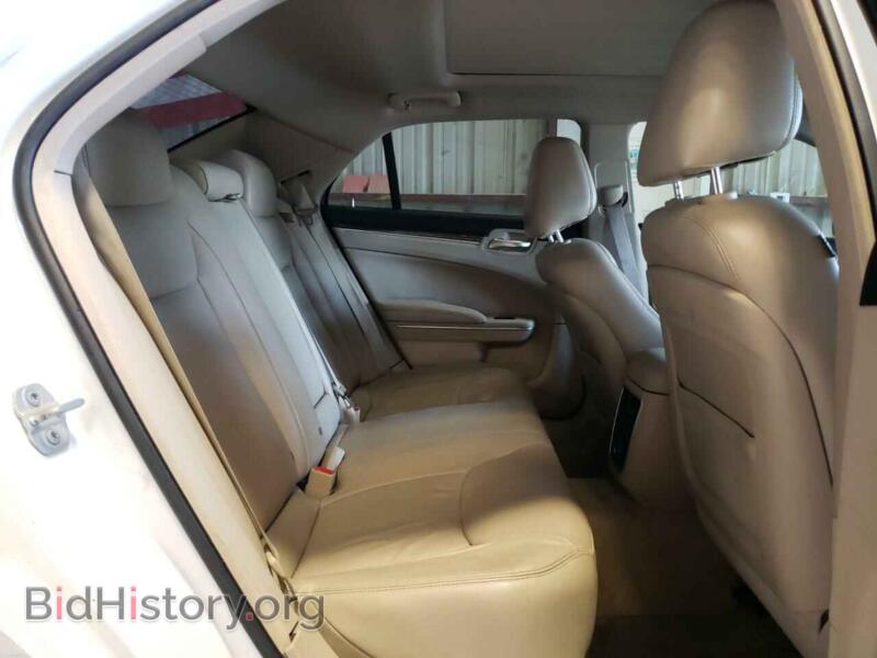 2012 Chrysler 300 (VIN 2C3CCACG8CH284985) — photo 10 of 12
