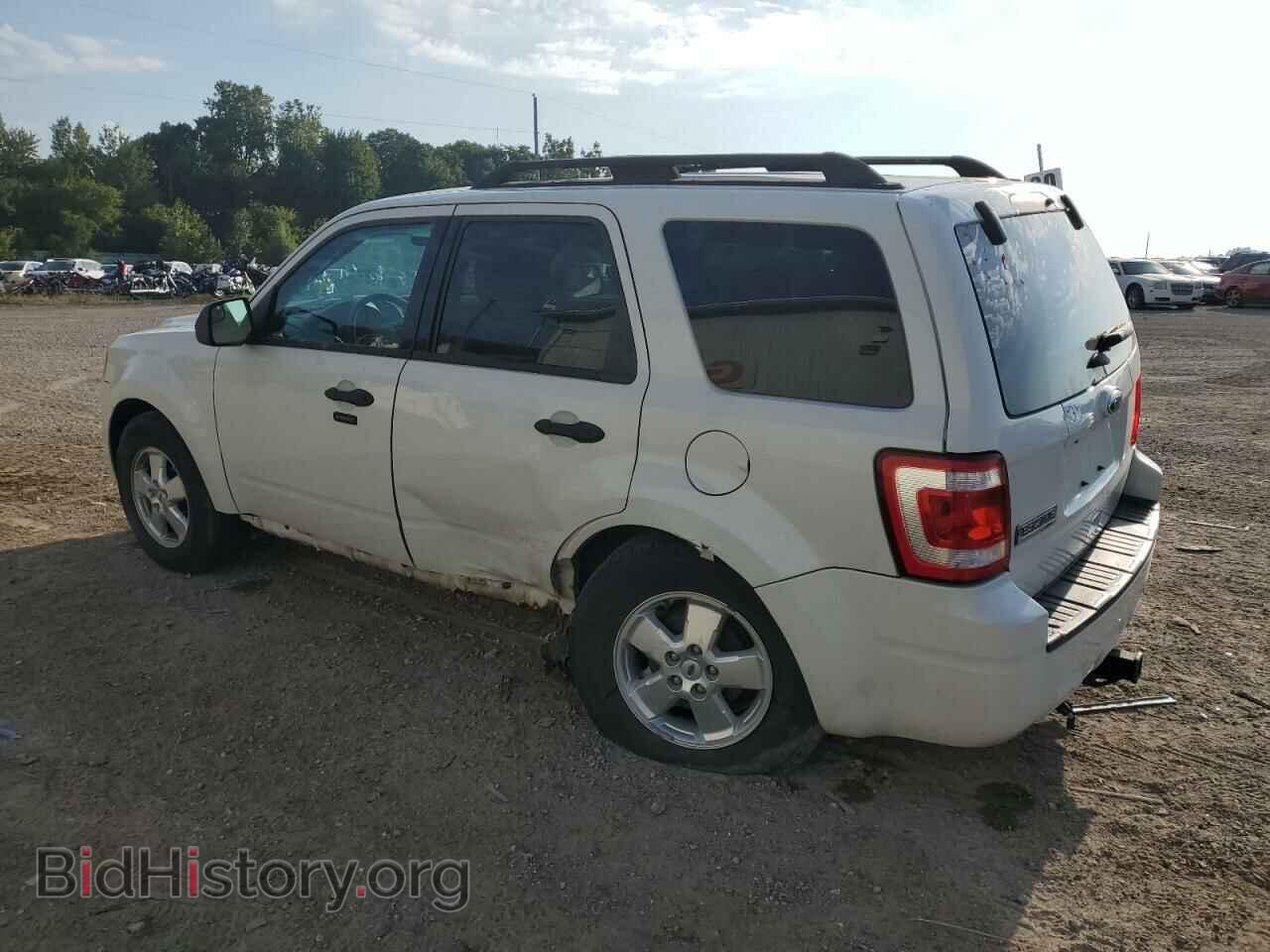 2011 FORD ESCAPE - VIN: 1FMCU0D76BKB61898 - Фото 2