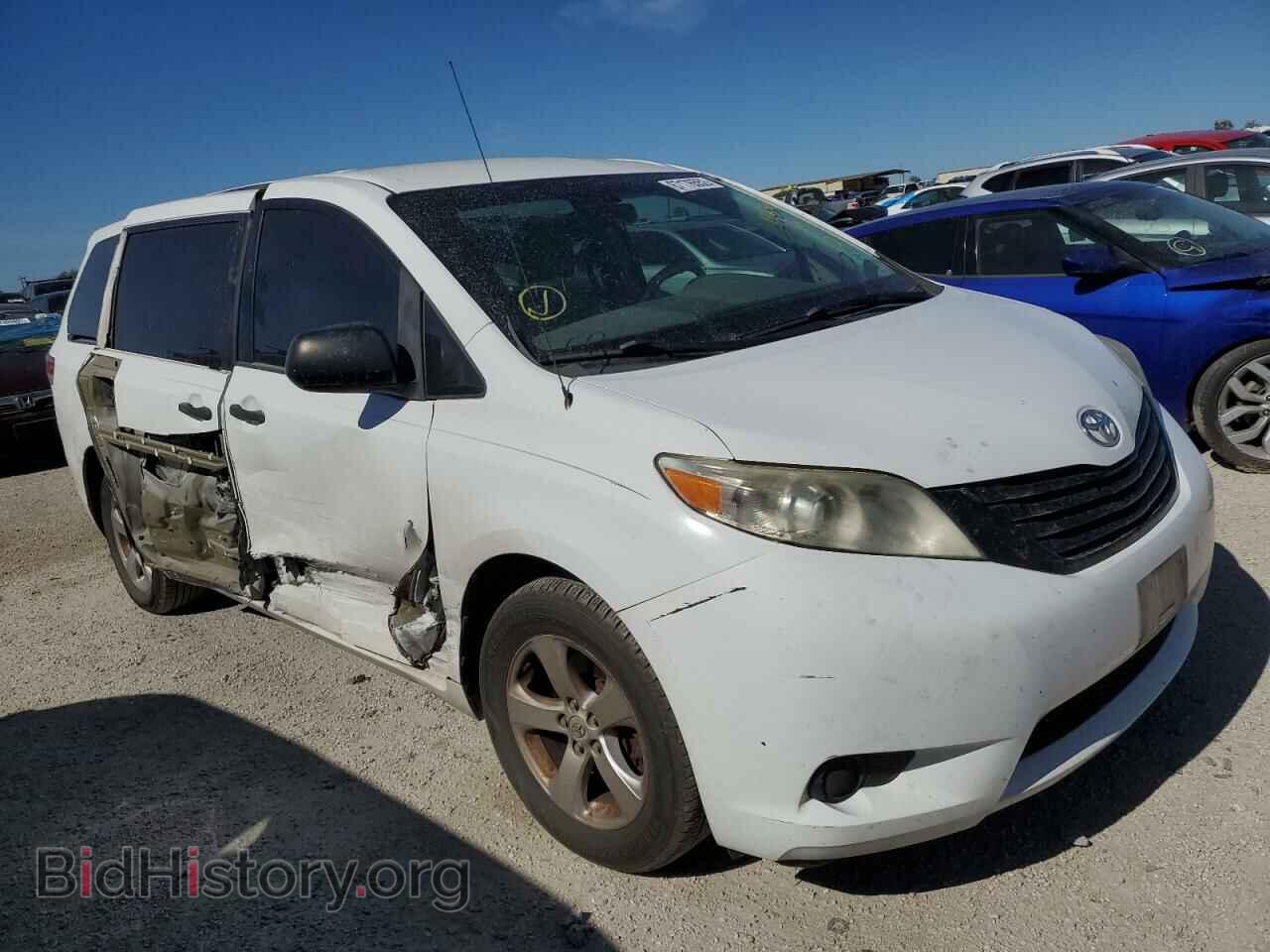 Photo 5TDKA3DC1CS014146 - TOYOTA SIENNA 2012