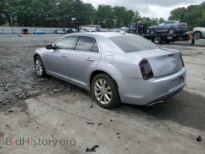 2016 Chrysler 300 (VIN 2C3CCAKGXGH111413) — фото 2 из 12