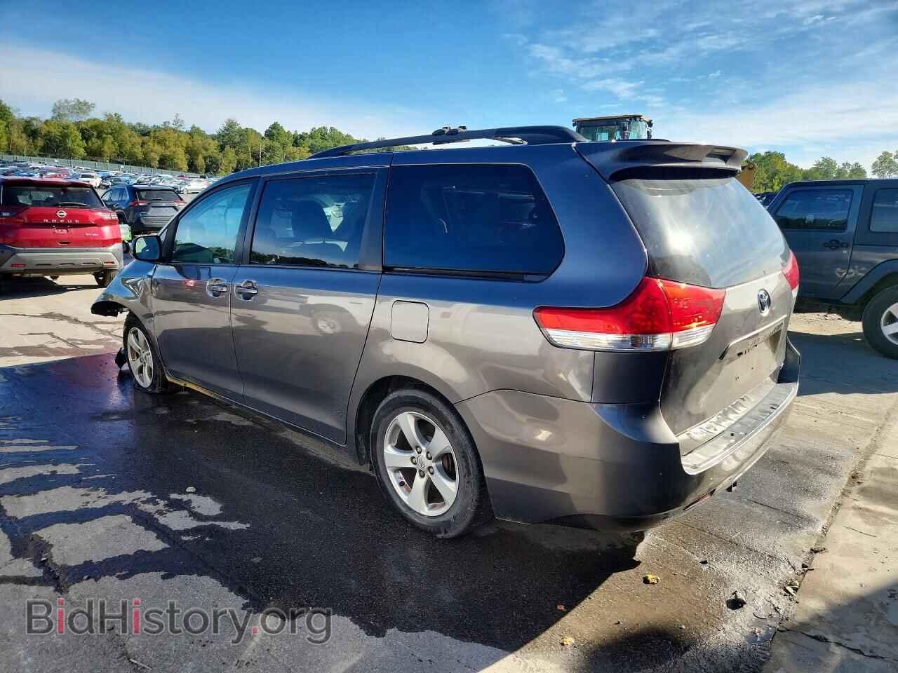 2013 TOYOTA SIENNA - VIN: 5TDKK3DC8DS358233 - Photo 2