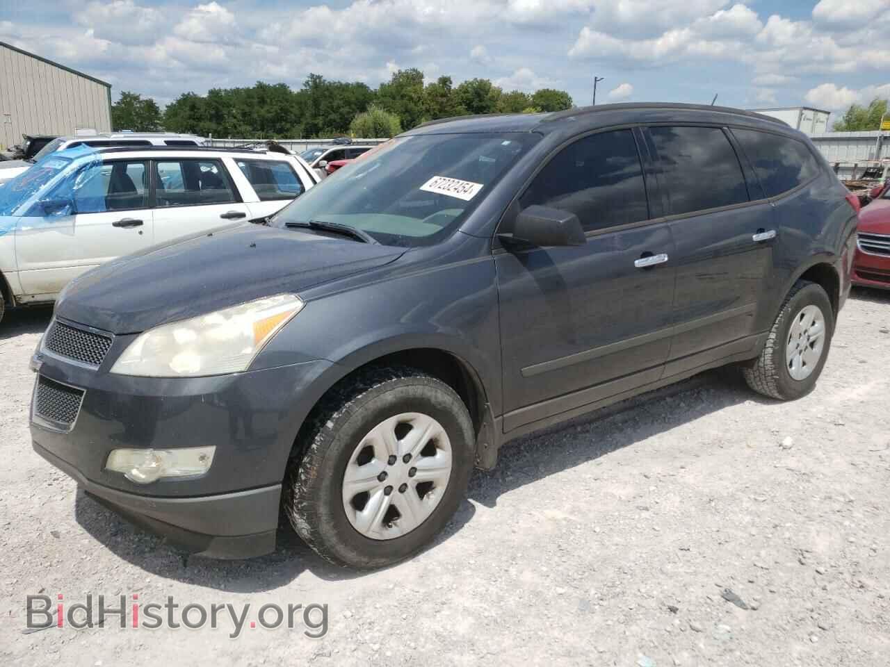 Photo 1GNKRFED5CJ269758 - CHEVROLET TRAVERSE 2012