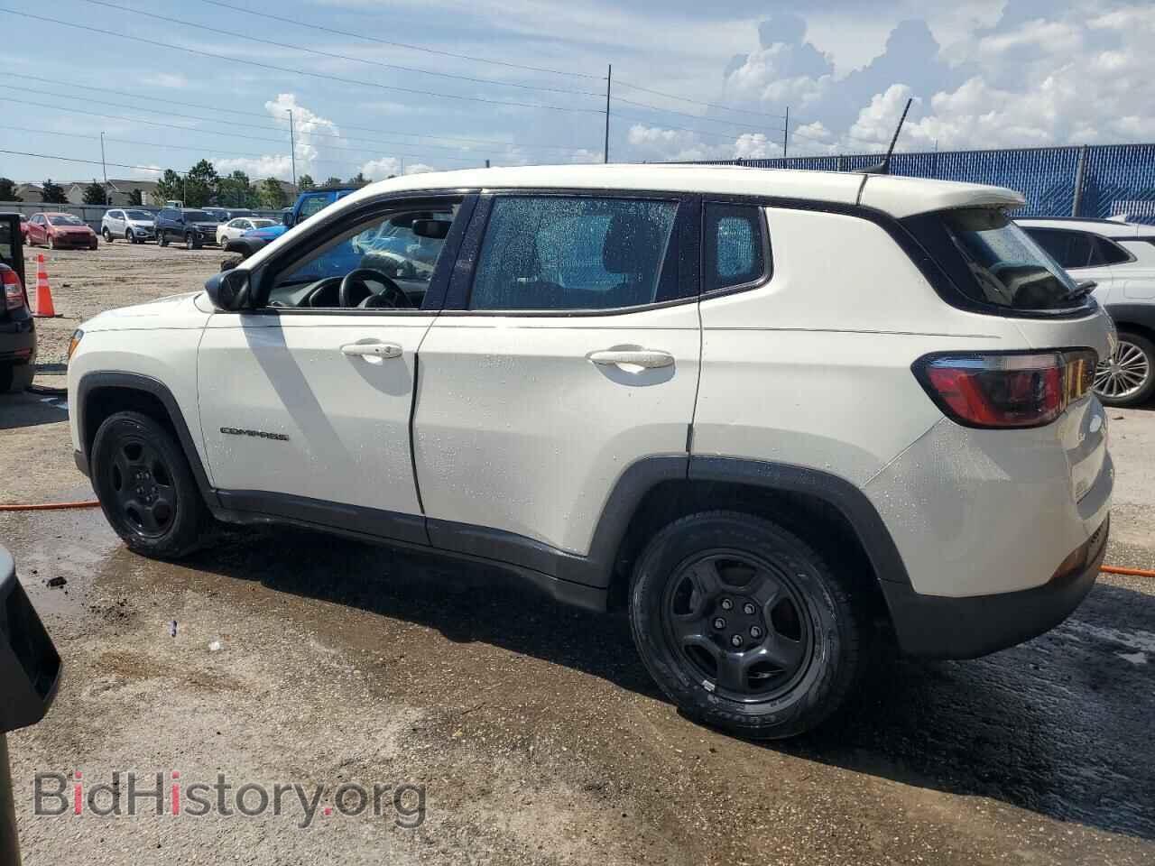 2018 JEEP COMPASS - VIN: 3C4NJCAB8JT318859 - Фото 2