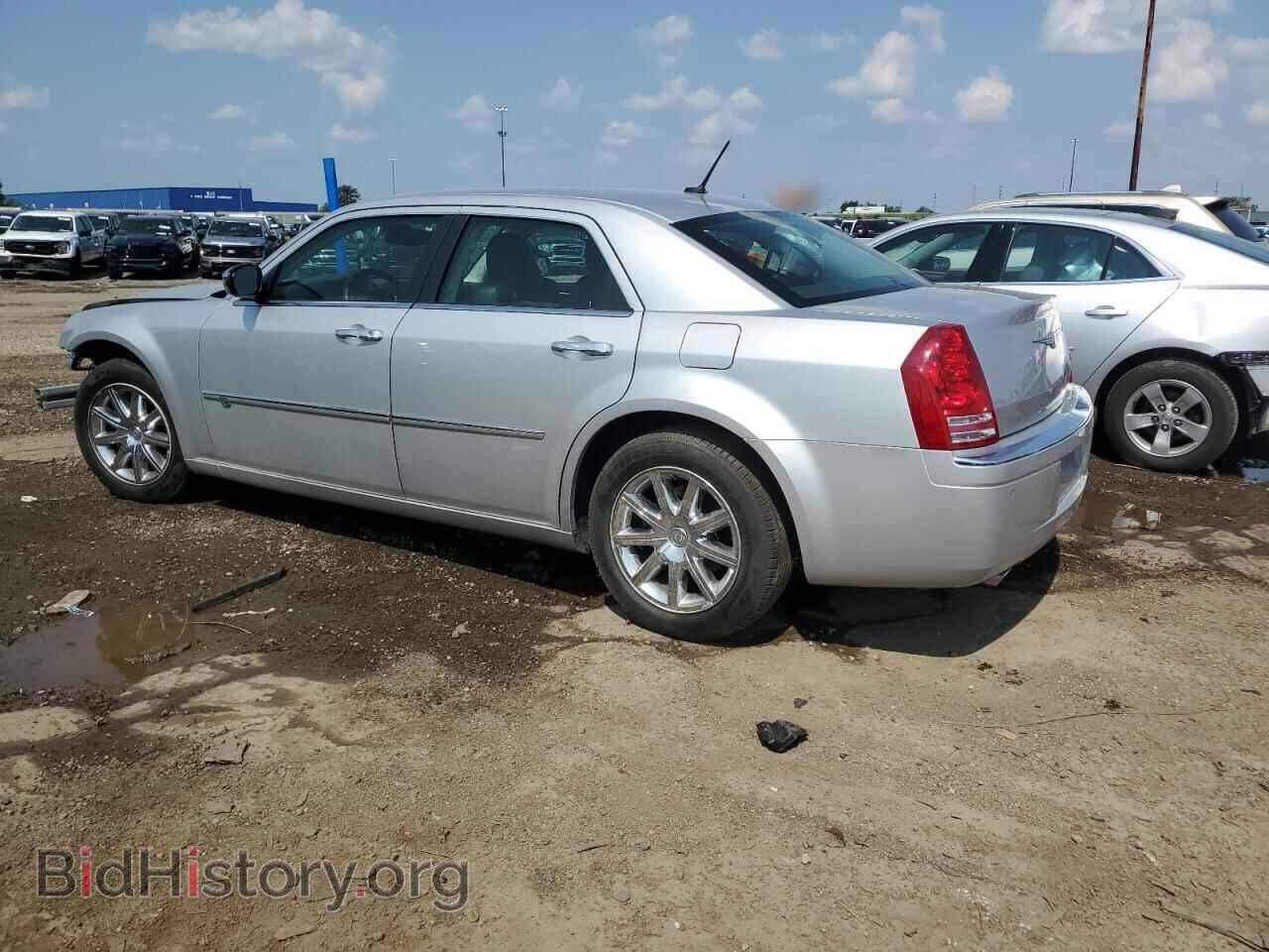2008 CHRYSLER 300 - VIN: 2C3LA63H98H262500 - Фото 2