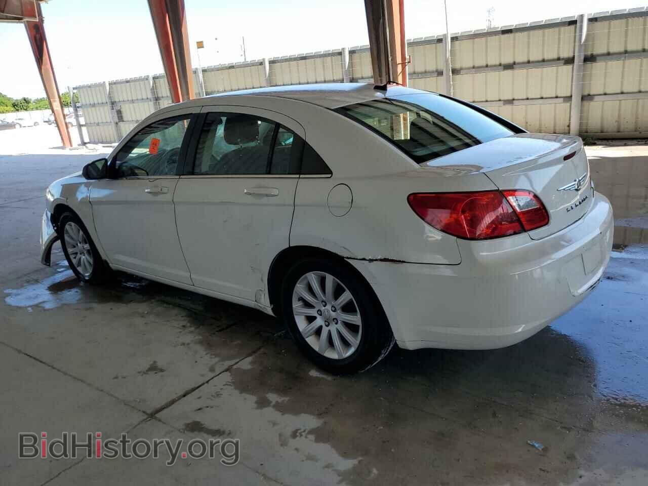 2010 CHRYSLER SEBRING - VIN: 1C3CC4FB8AN223576 - Фото 2