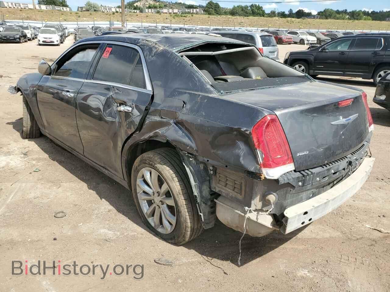 2019 CHRYSLER 300 - VIN: 2C3CCAKG1KH610982 - Фото 2