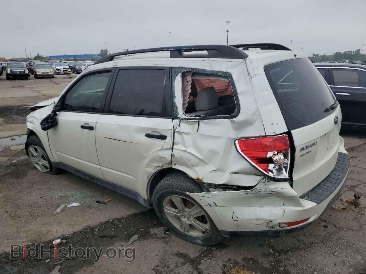 2011 SUBARU FORESTER - VIN: JF2SHBBC2BH720703 - Фото 2