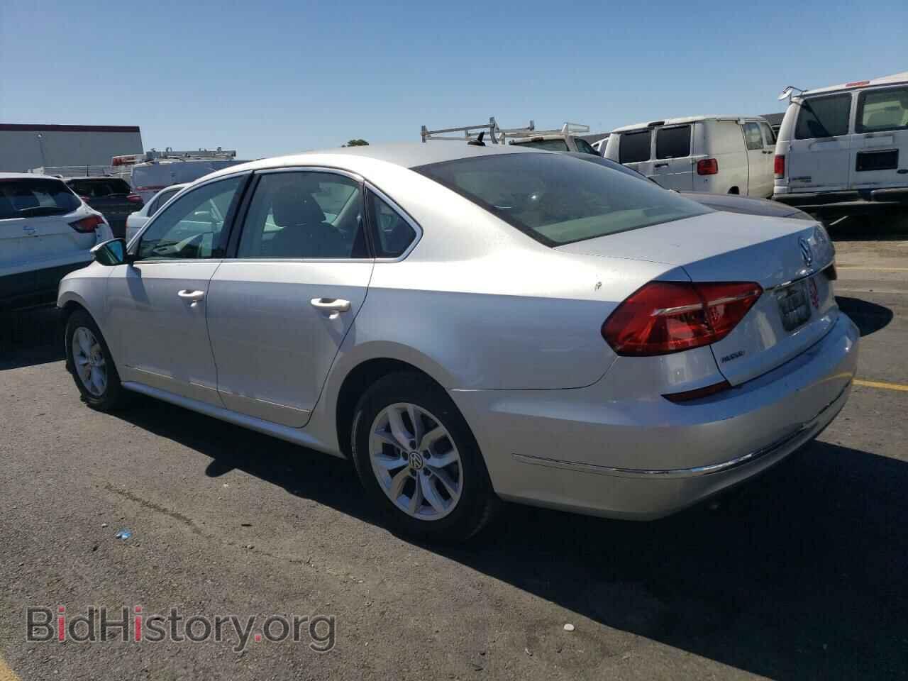 2016 VOLKSWAGEN PASSAT - VIN: 1VWAT7A31GC043992 - Фото 2