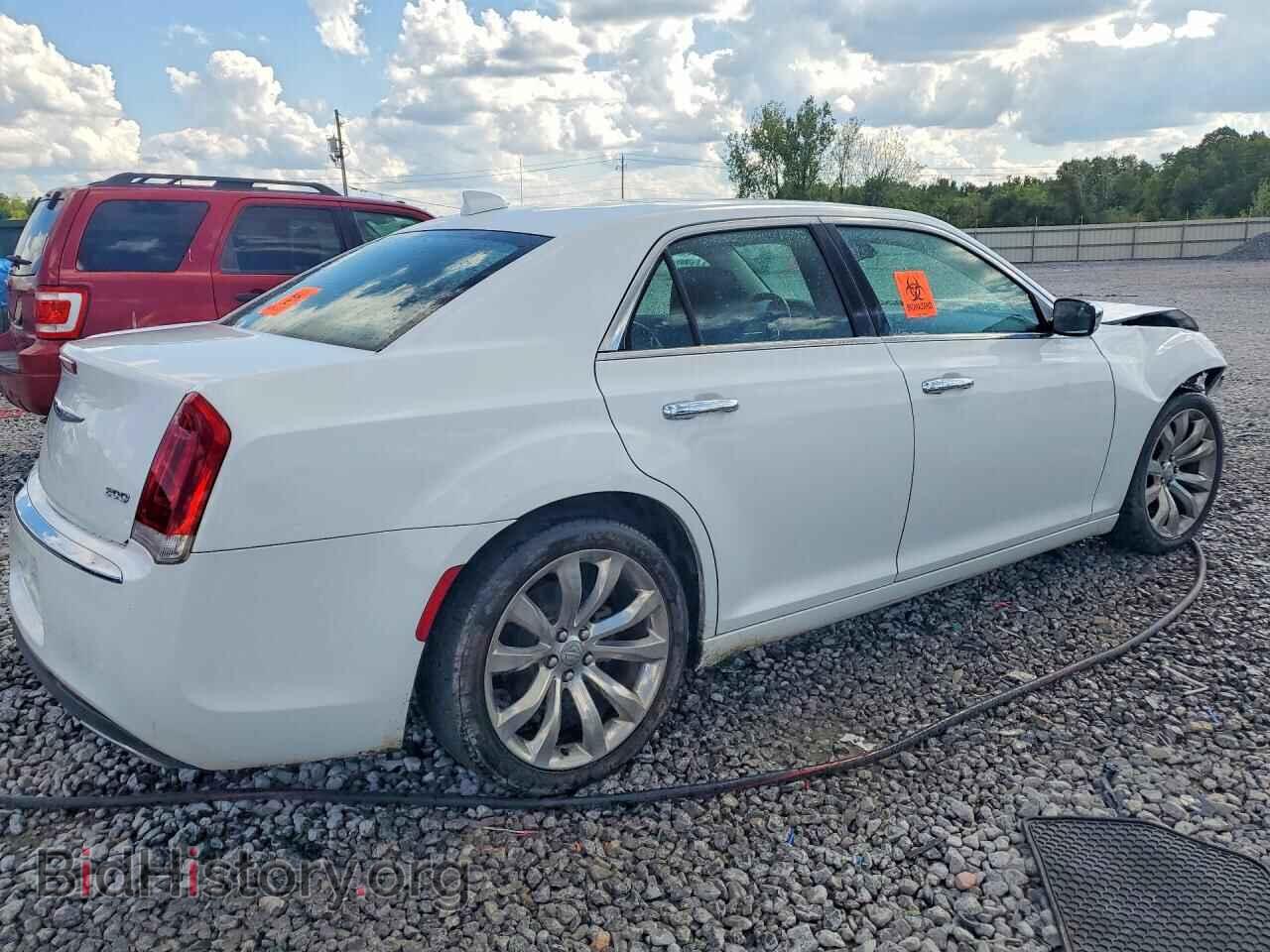 2019 CHRYSLER 300 - VIN: 2C3CCAEG6KH570264 - Фото 3