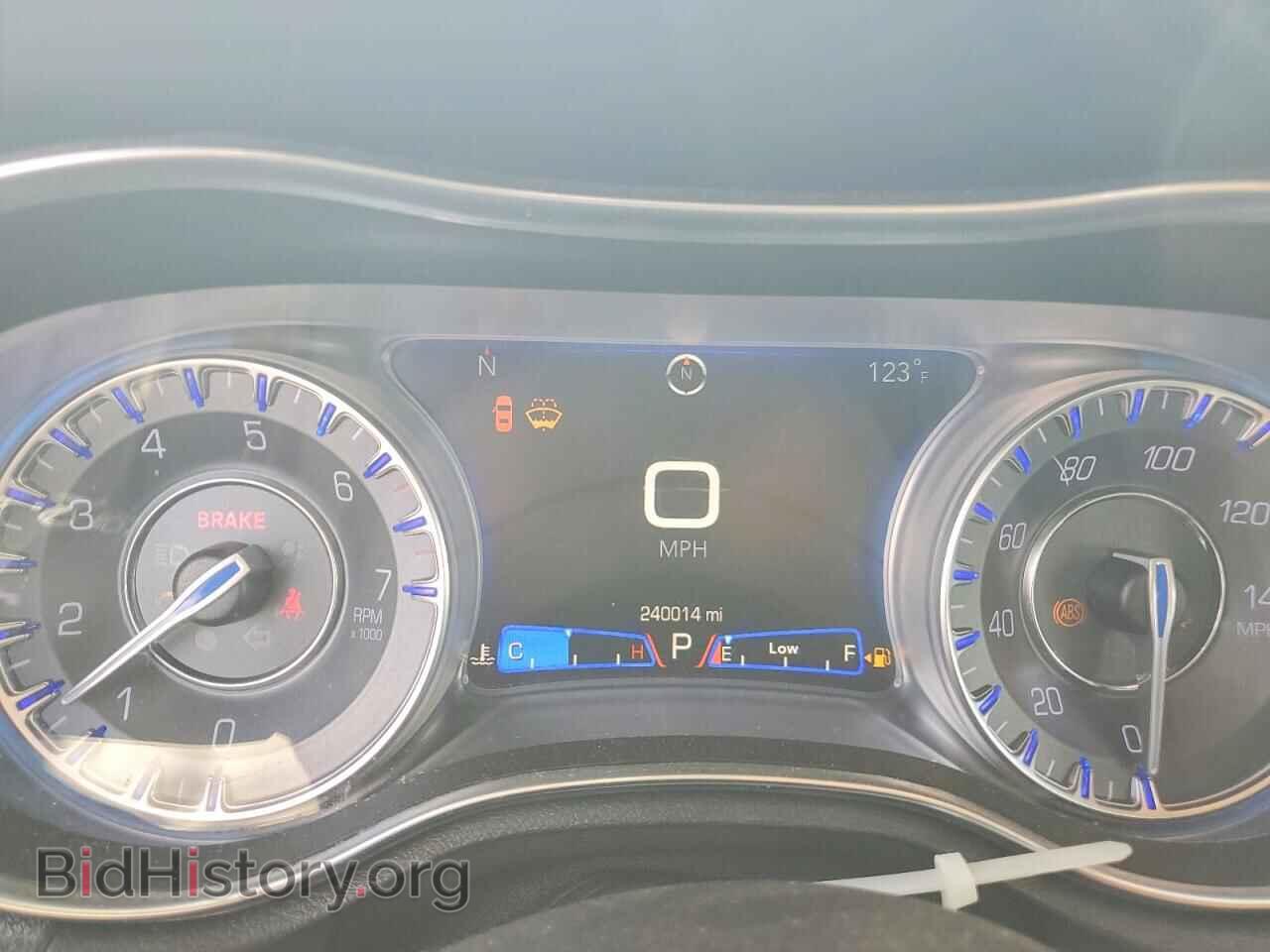 2019 CHRYSLER 300 - VIN: 2C3CCAEG6KH570264 - Фото 9