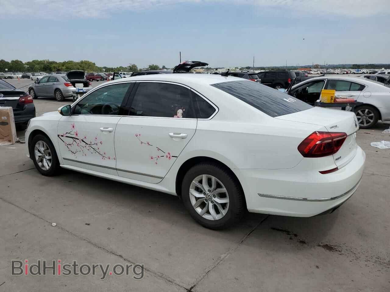 2017 VOLKSWAGEN PASSAT - VIN: 1VWAT7A34HC015945 - Фото 2