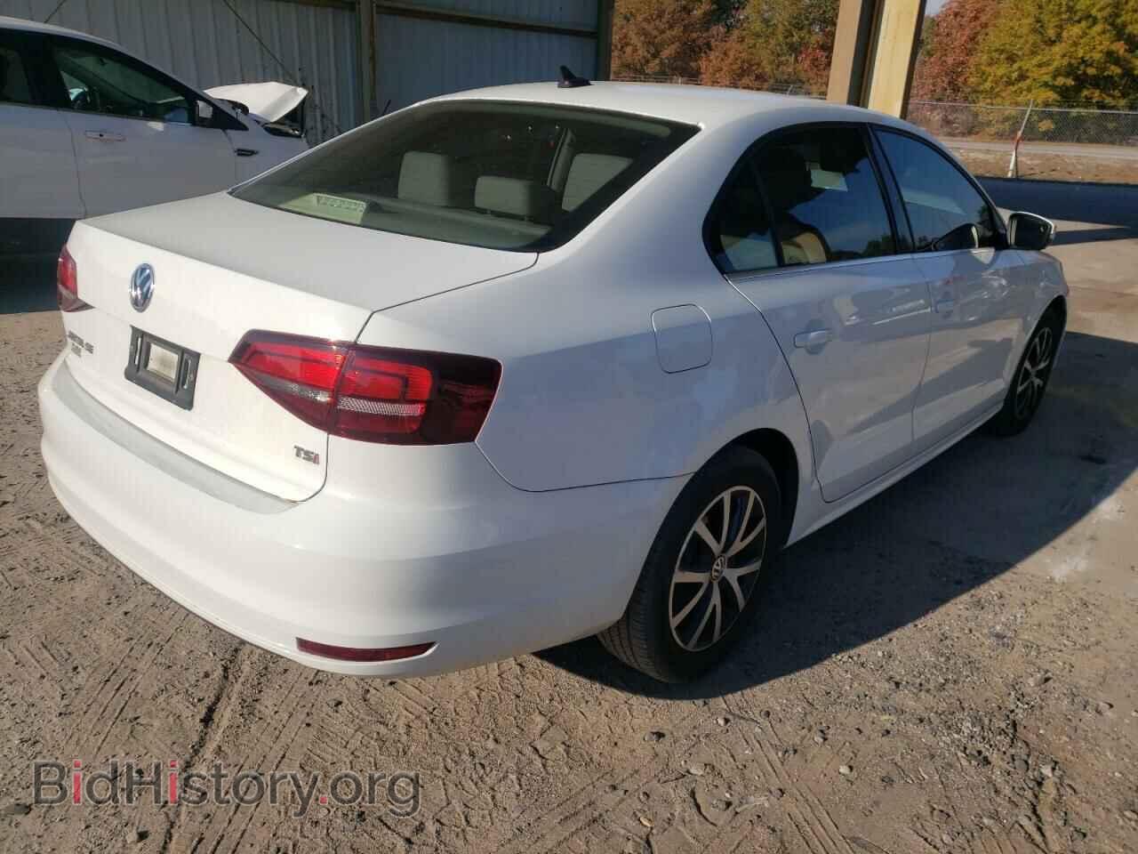 2017 VOLKSWAGEN JETTA - VIN: 3VWDB7AJ6HM324667 - Фото 4