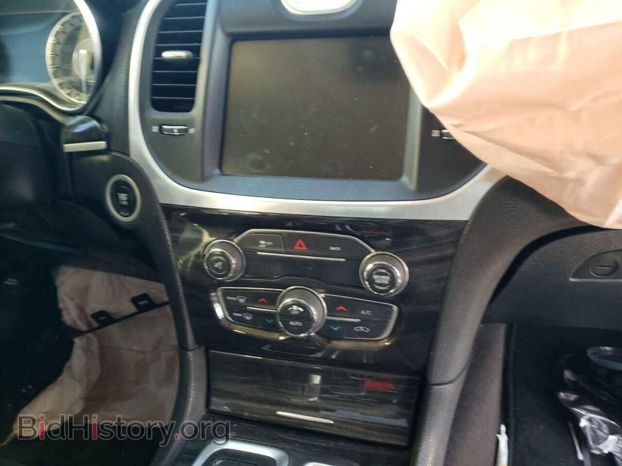 2015 CHRYSLER 300 - VIN: 2C3CCAAG7FH833132 - Фото 9