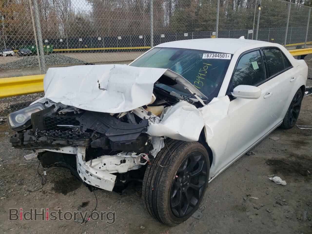 2019 CHRYSLER 300 - VIN: 2C3CCABG8KH617928 - Фото 2