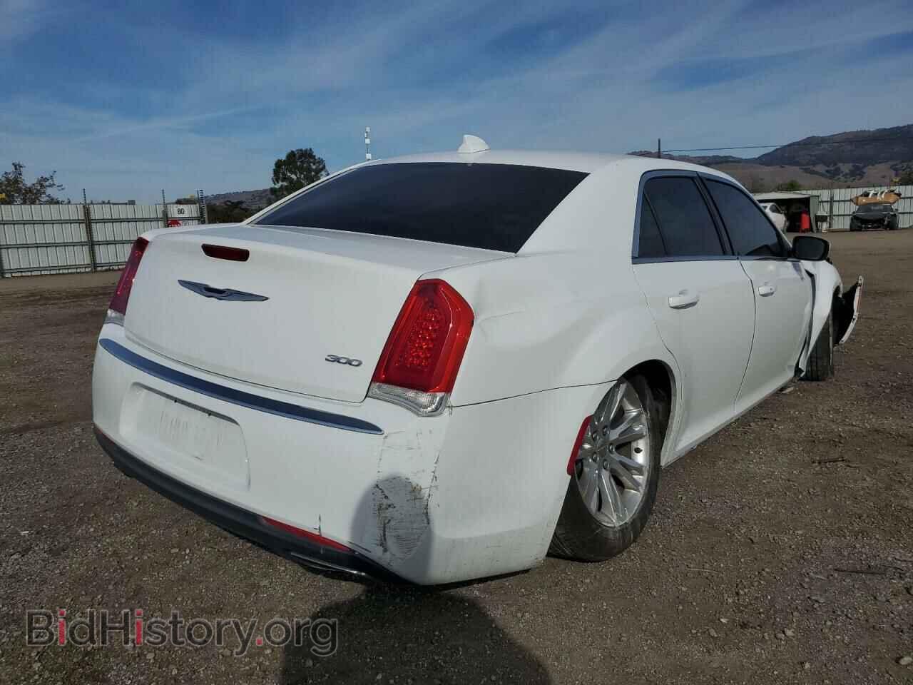 2017 CHRYSLER 300 - VIN: 2C3CCAAG0HH506185 - Фото 4