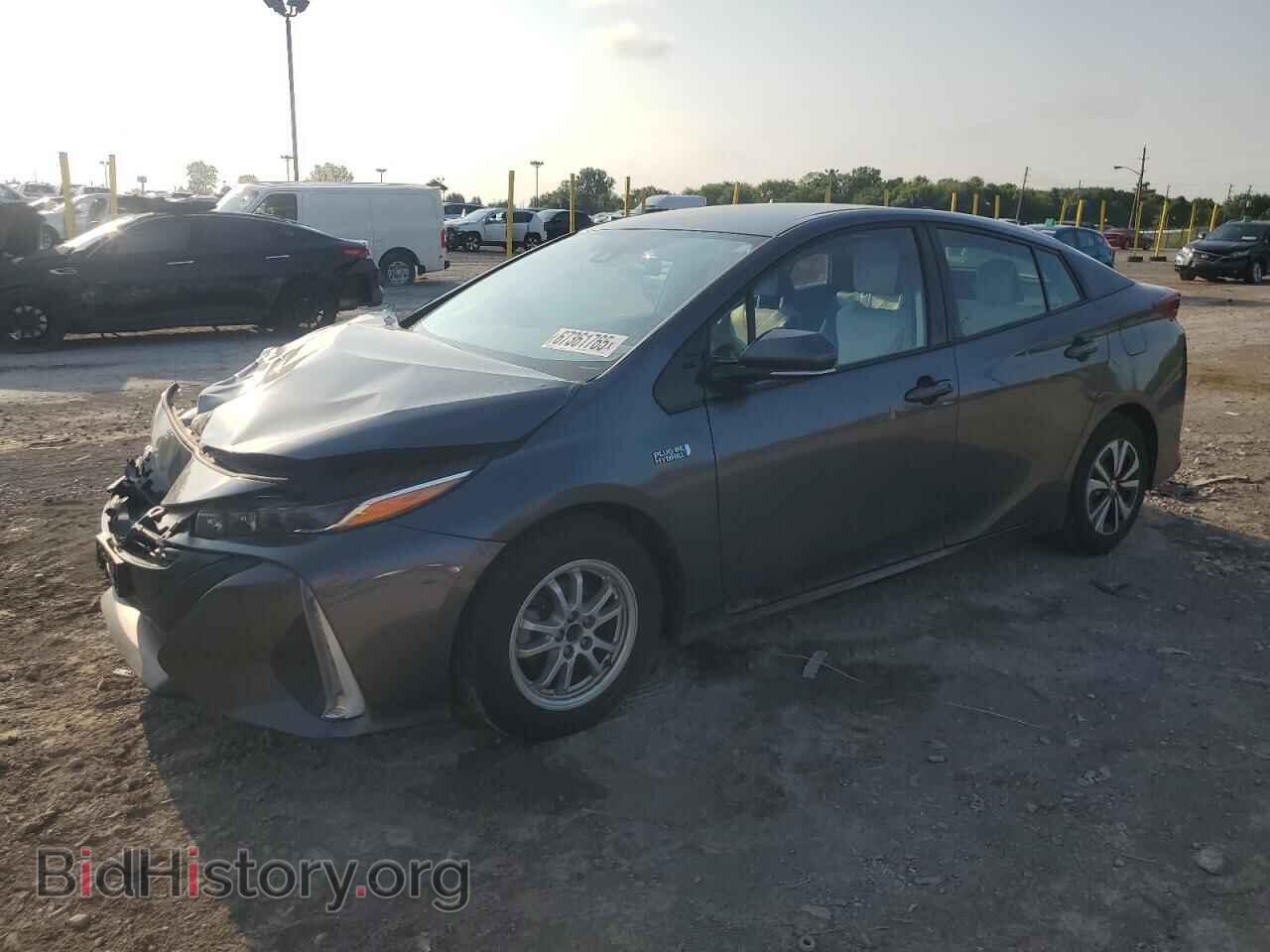 Фотография JTDKARFP8H3038245 - TOYOTA PRIUS 2017