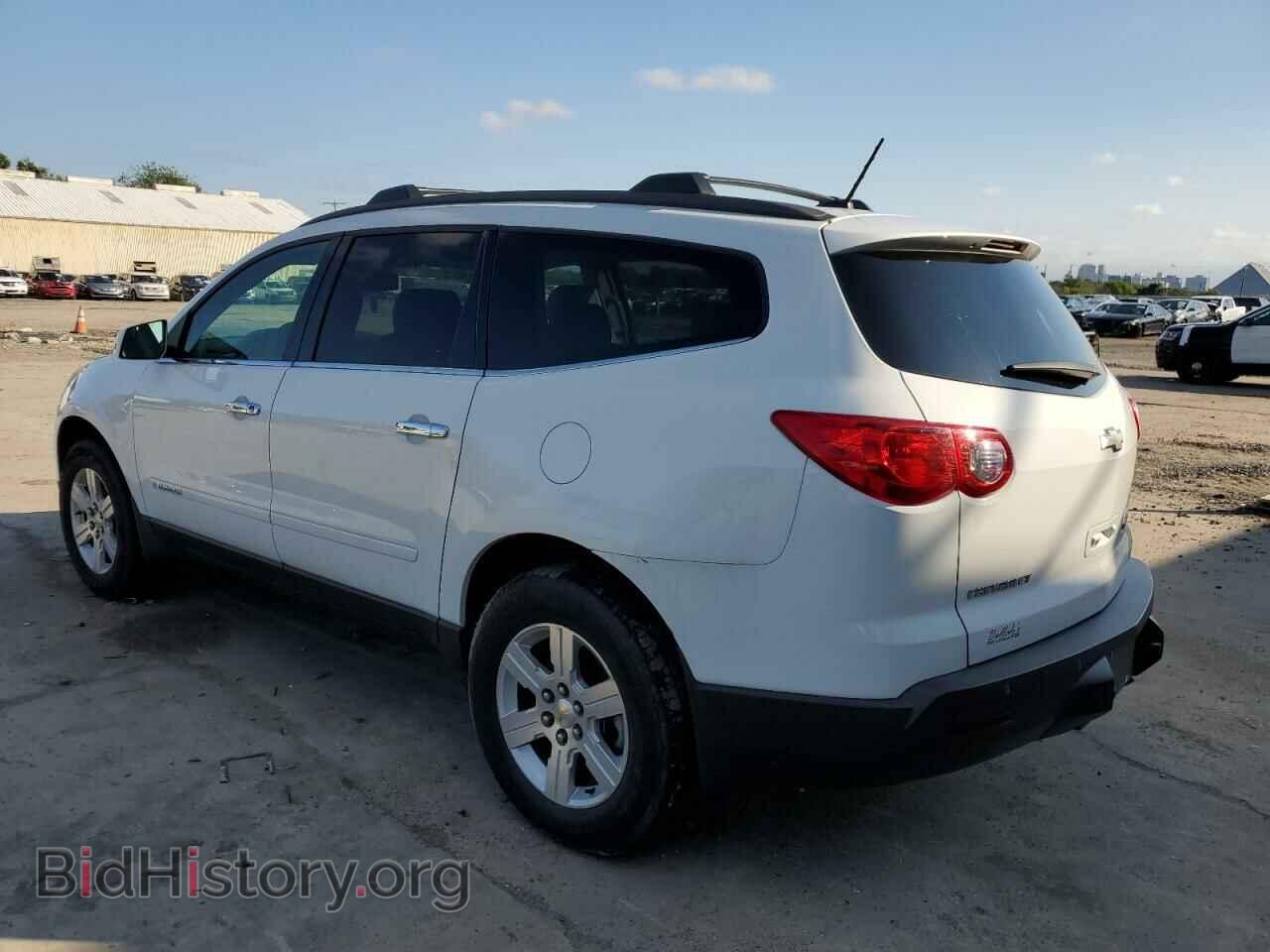 2009 CHEVROLET TRAVERSE - VIN: 1GNER23D99S108776 - Фото 2