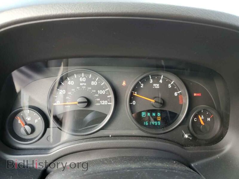 2011 Jeep COMPASS (VIN 1J4NT1FB1BD215730) — photo 9 of 14