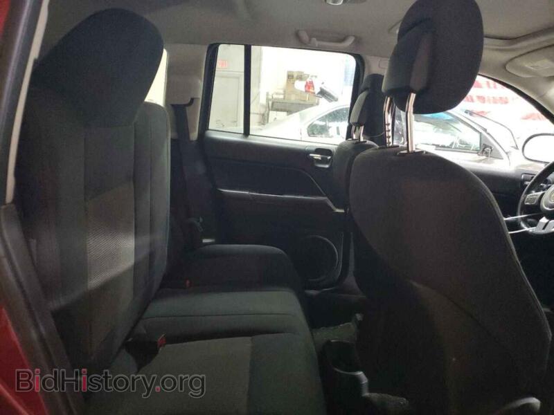 2011 Jeep COMPASS (VIN 1J4NF1FB7BD134335) — photo 10 of 12