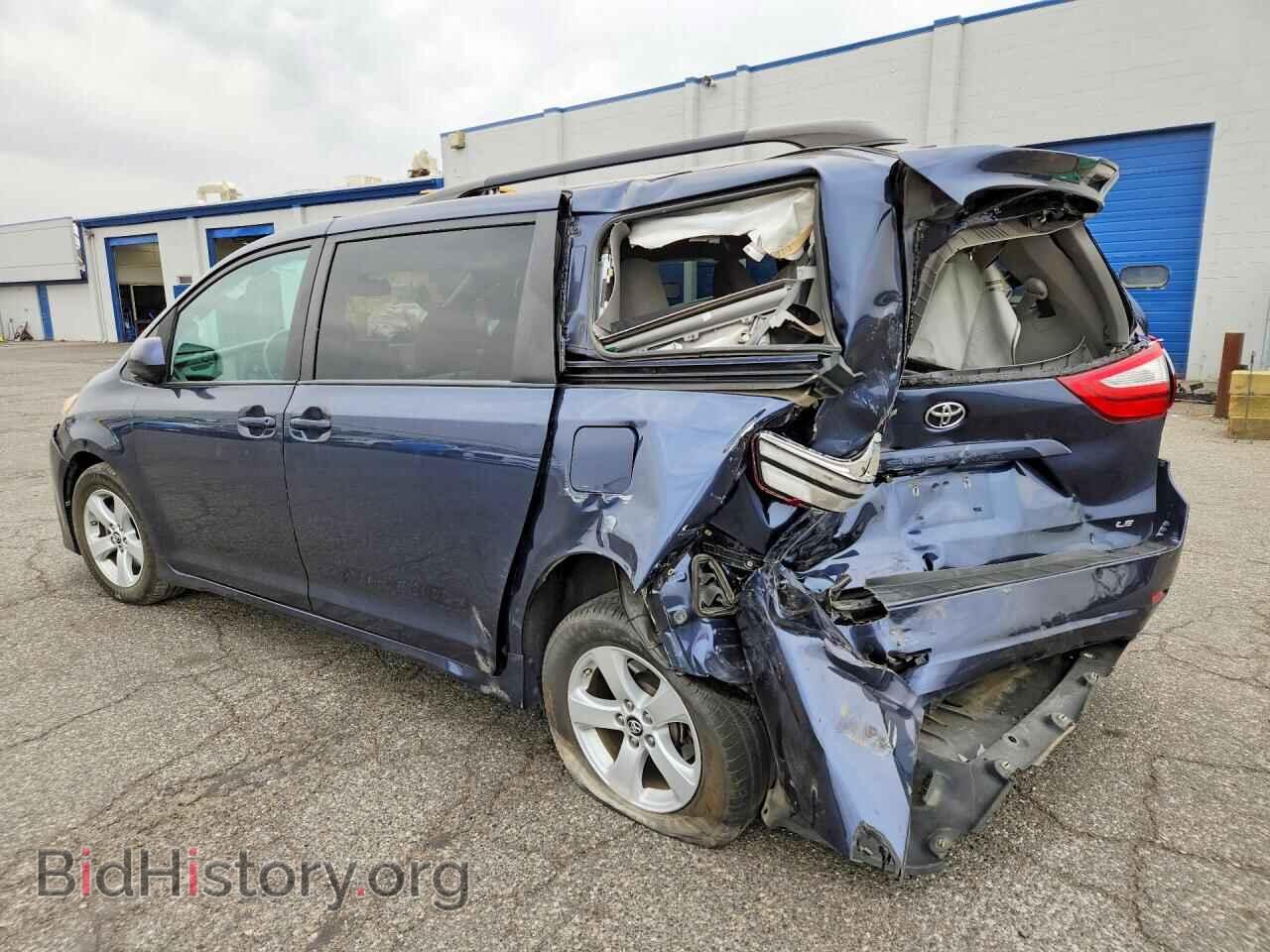 2018 TOYOTA SIENNA - VIN: 5TDKZ3DC1JS923607 - Photo 2
