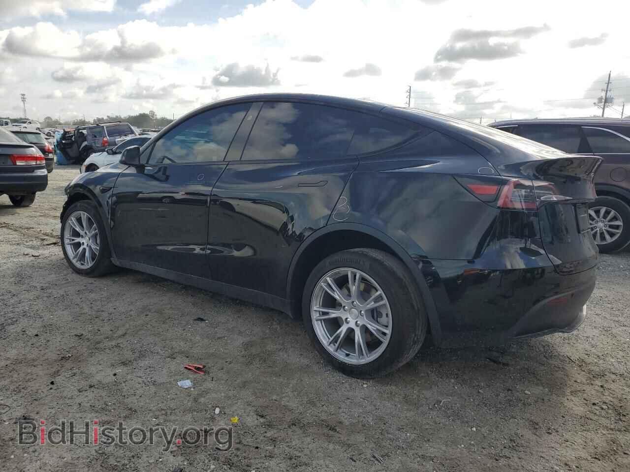 2024 TESLA MODEL Y - VIN: 7SAYGAEEXRF021660 - Фото 2
