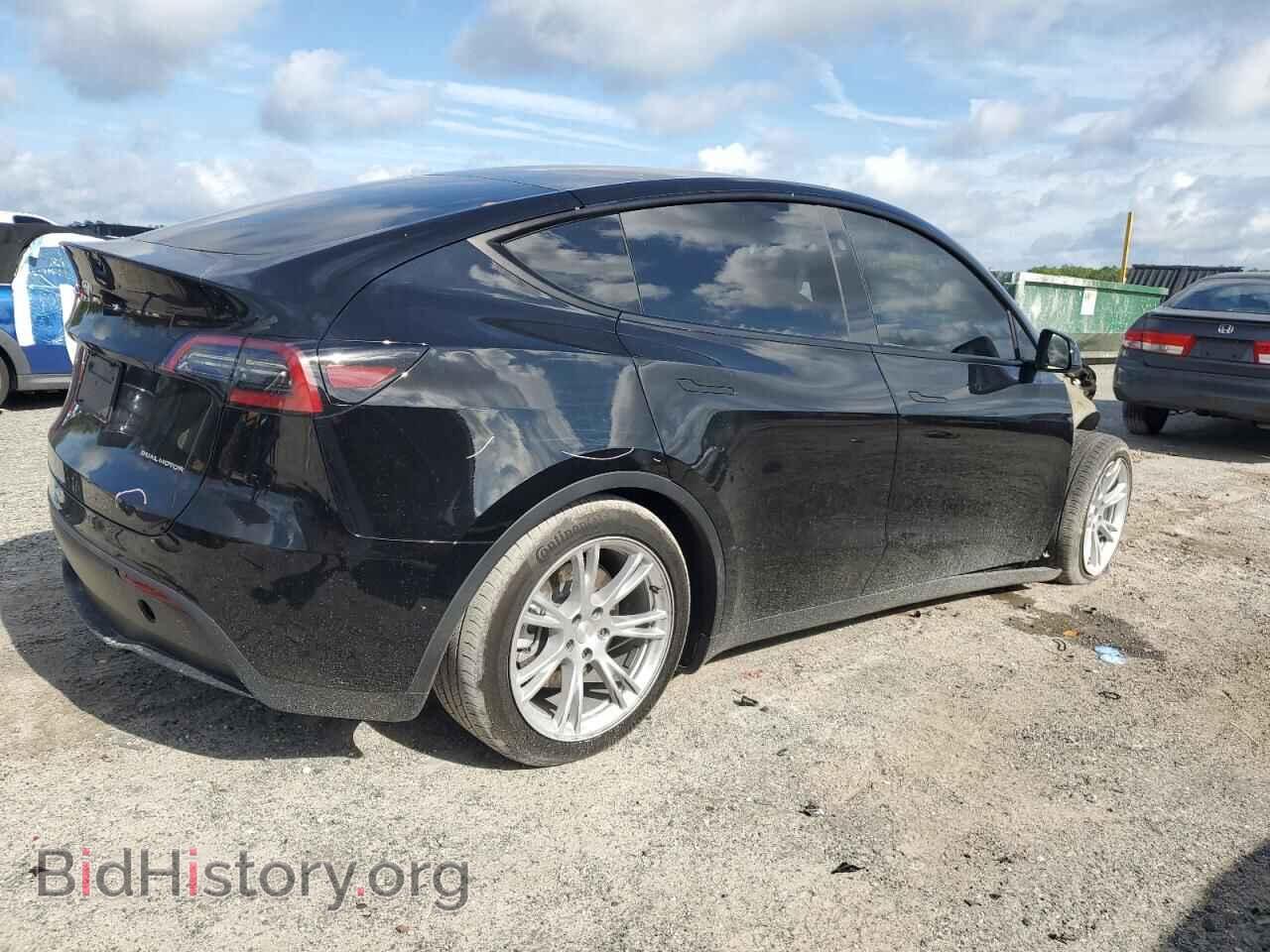 2024 TESLA MODEL Y - VIN: 7SAYGAEEXRF021660 - Фото 3