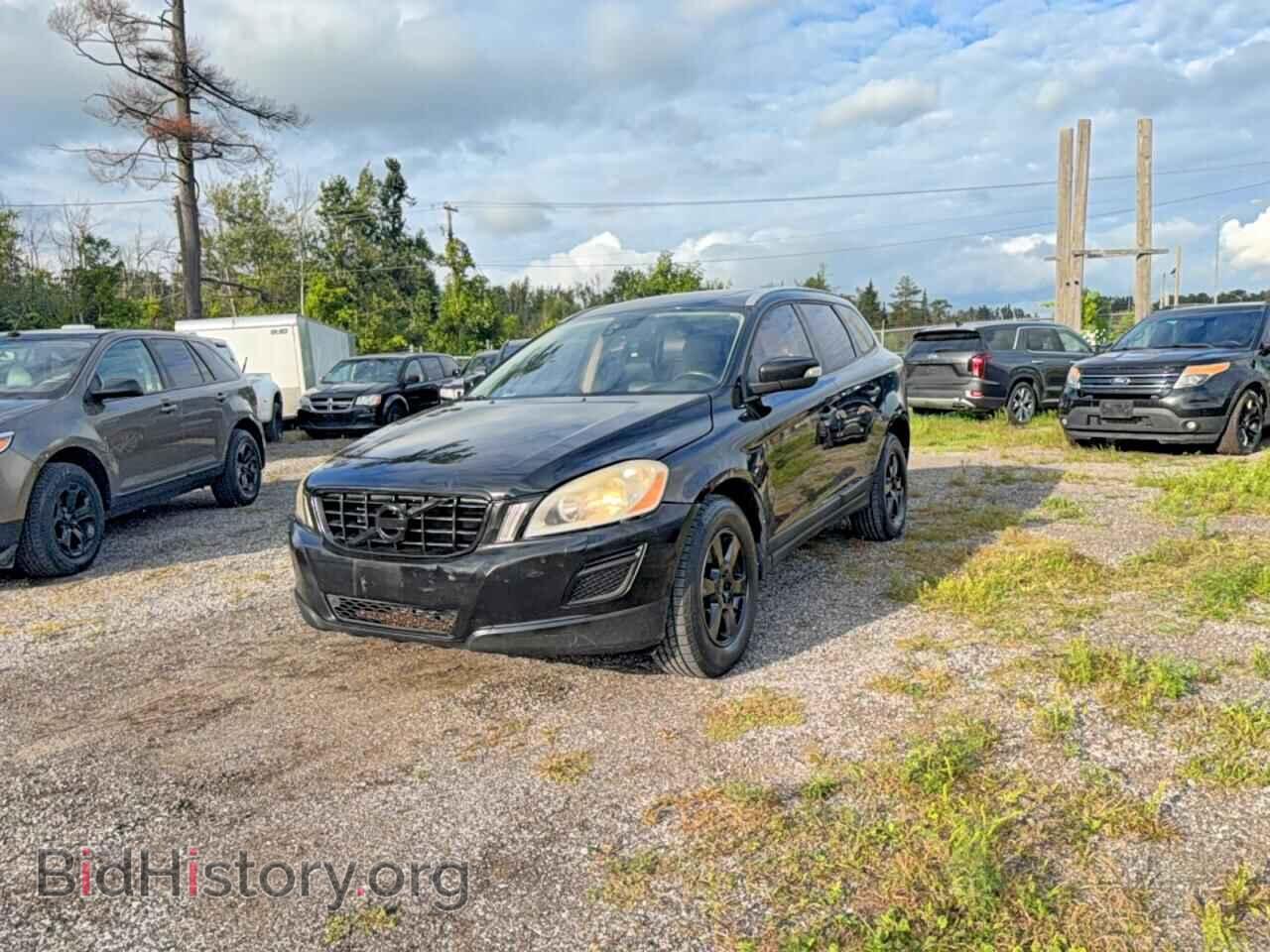 2011 VOLVO XC60 - VIN: YV4952DZ2B2222802 - Photo 2