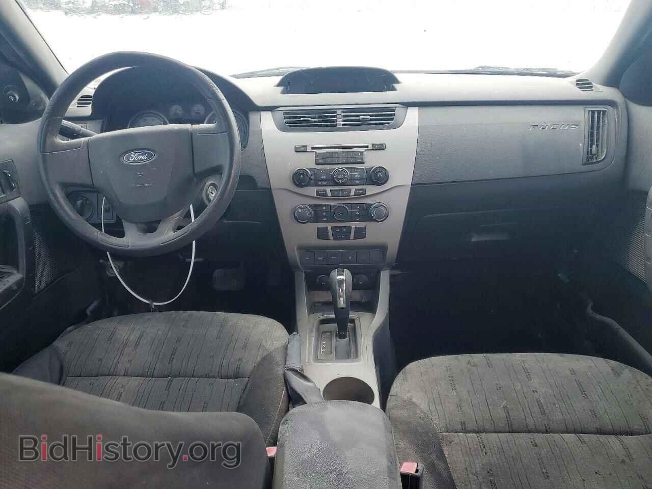 2010 Ford FOCUS (VIN 1FAHP3FN2AW227021) — photo 8 of 14