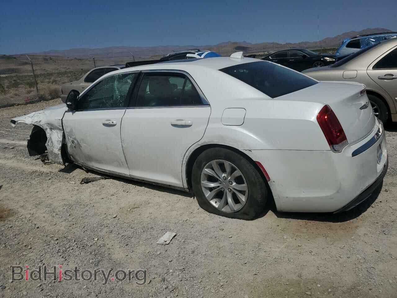 2015 CHRYSLER 300 - VIN: 2C3CCAAG2FH931064 - Фото 2
