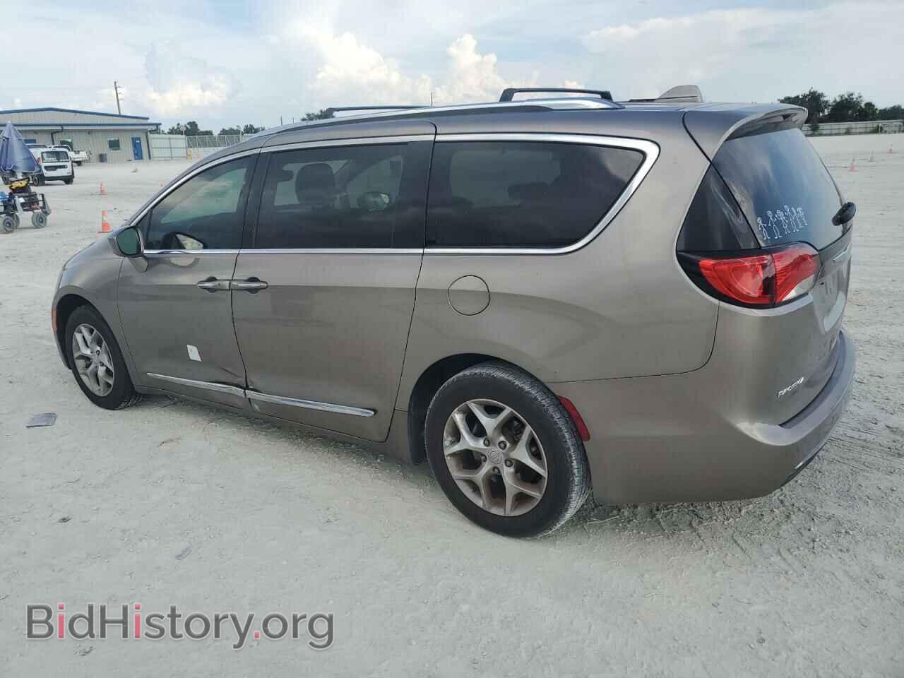 2017 CHRYSLER PACIFICA - VIN: 2C4RC1EG7HR803707 - Photo 2