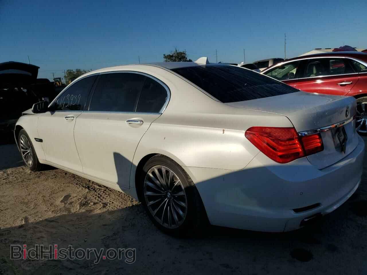 2011 BMW 7 SERIES - VIN: WBAKB4C55BC574884 - Фото 2