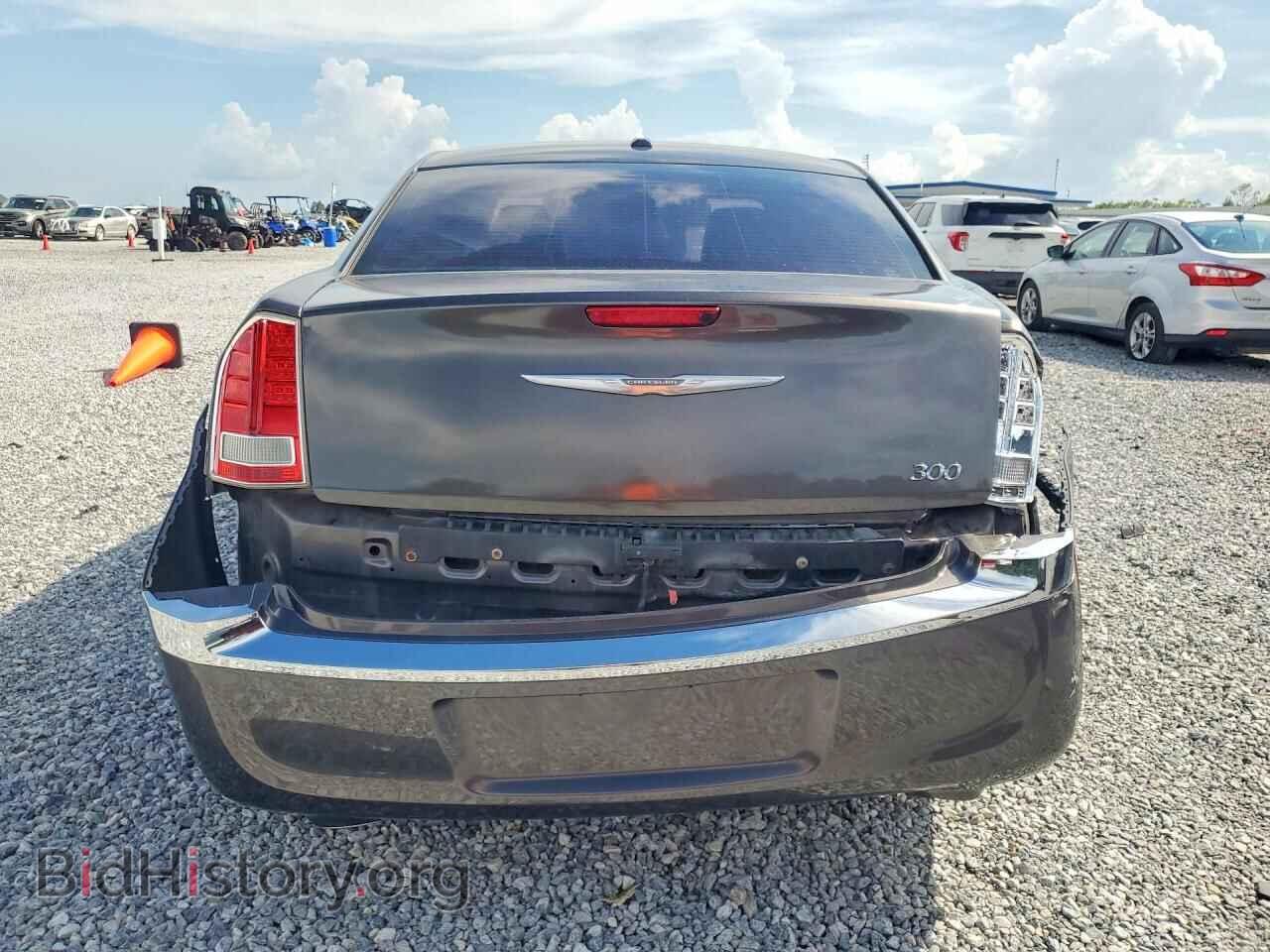 2014 Chrysler 300 (VIN 2C3CCAAG3EH354673) — photo 6 of 12