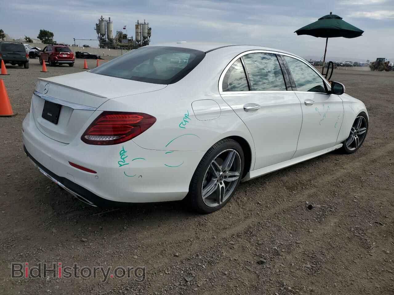 2019 MERCEDES-BENZ E-CLASS - VIN: WDDZF4JB2KA557637 - Фото 3