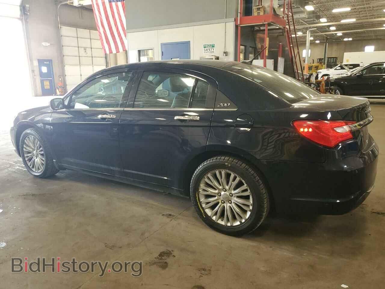 2013 CHRYSLER 200 - VIN: 1C3CCBCG2DN653225 - Фото 2