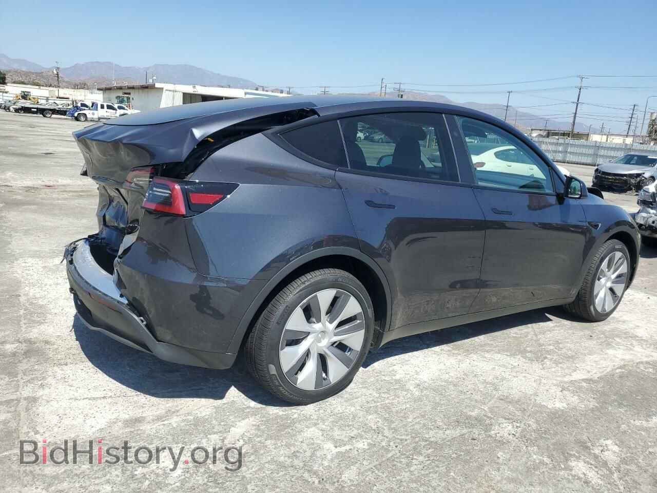 2024 TESLA MODEL Y - VIN: 7SAYGDEE1RA264353 - Фото 3