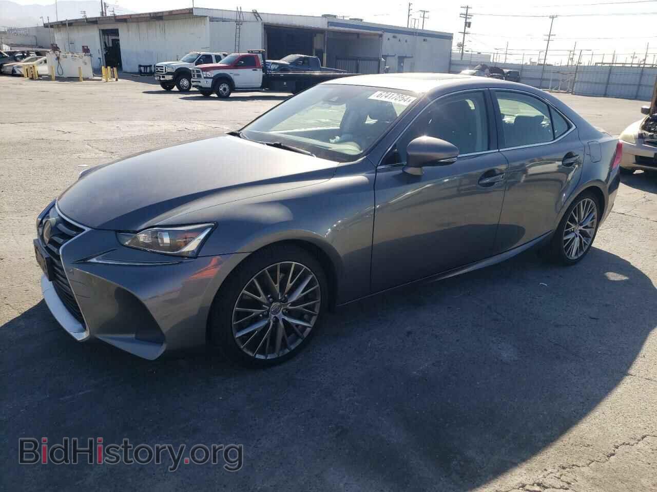 Photo JTHBA1D28H5058880 - LEXUS IS 2017