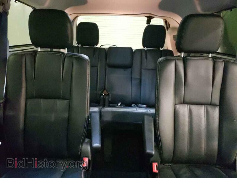 2016 Chrysler MINIVAN (VIN 2C4RC1CG6GR191016) — photo 10 of 14