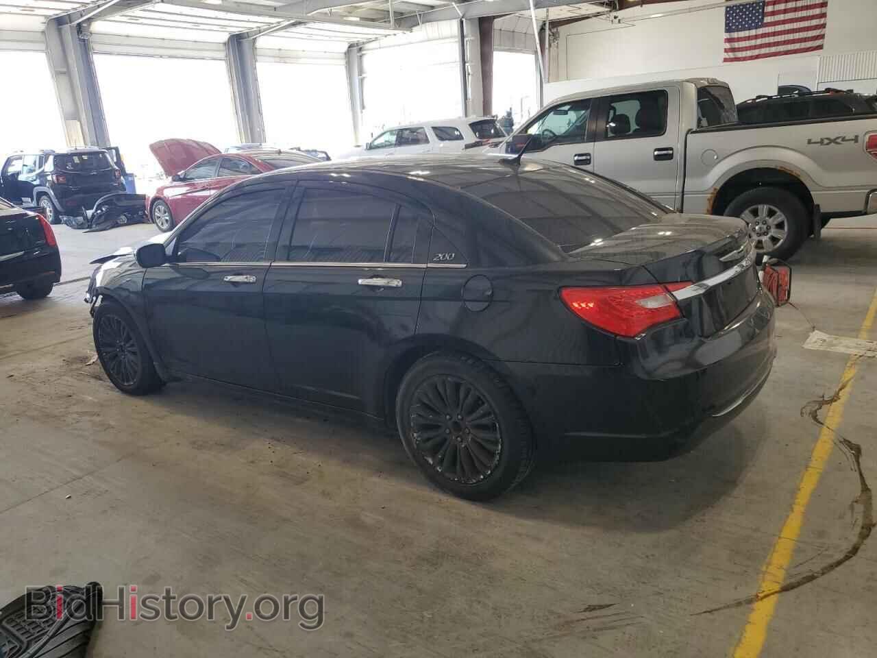 2011 CHRYSLER 200 - VIN: 1C3BC2FG1BN520668 - Фото 2
