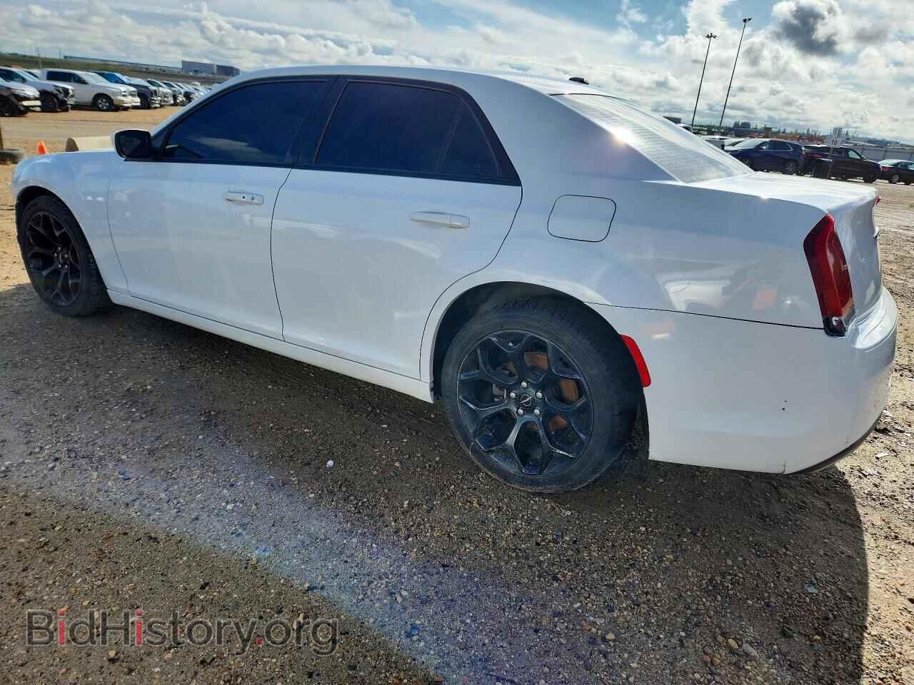 2016 CHRYSLER 300 - VIN: 2C3CCABG4GH231434 - Photo 2