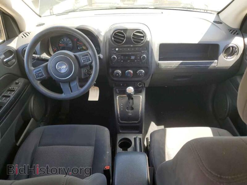 2011 Jeep COMPASS (VIN 1J4NF1FB2BD164598) — фото 8 из 13