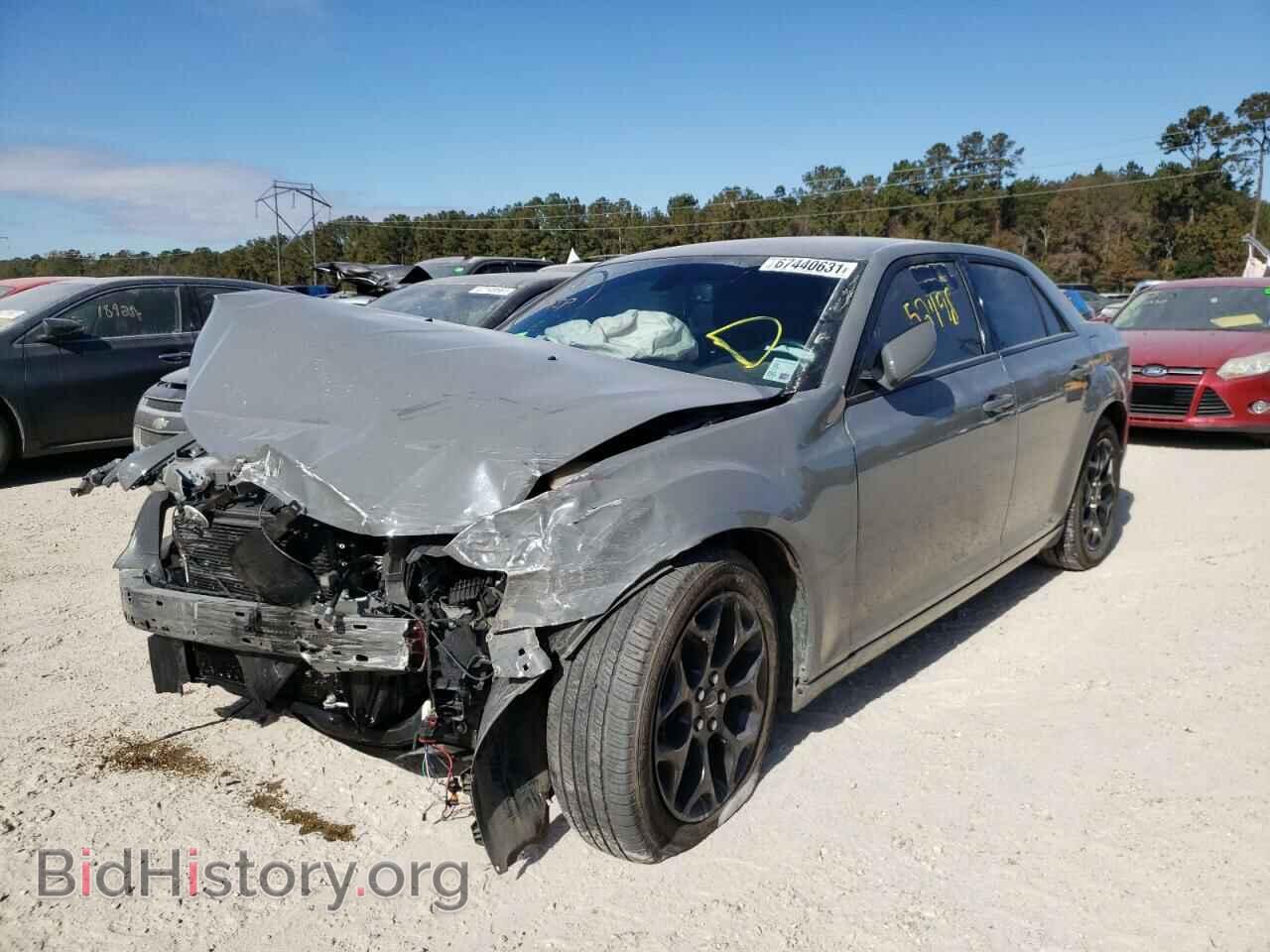 2019 CHRYSLER 300 - VIN: 2C3CCAGG7KH682584 - Photo 2