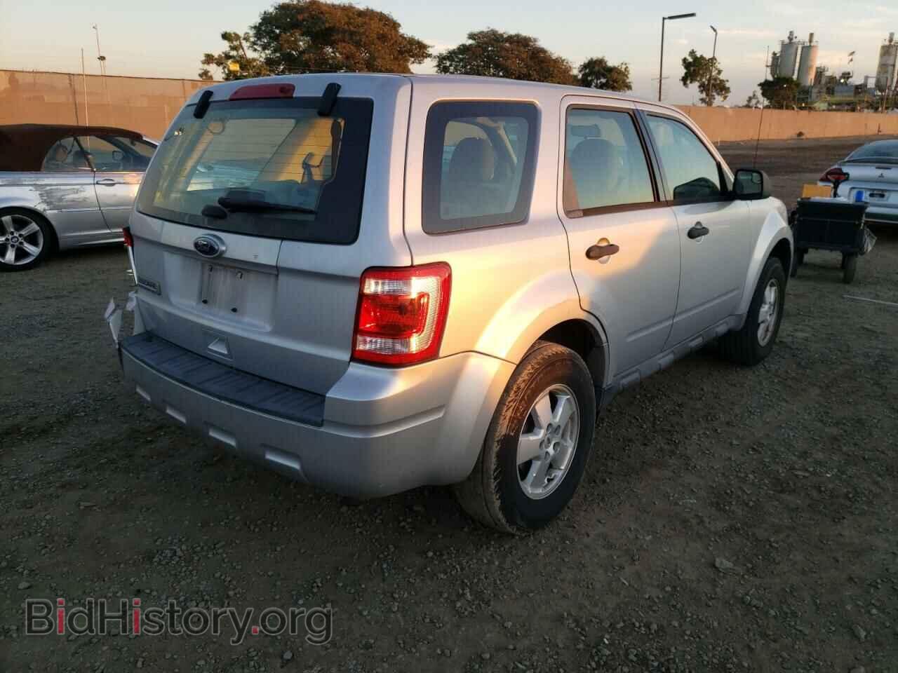 2011 FORD ESCAPE - VIN: 1FMCU0C70BKC41649 - Фото 3