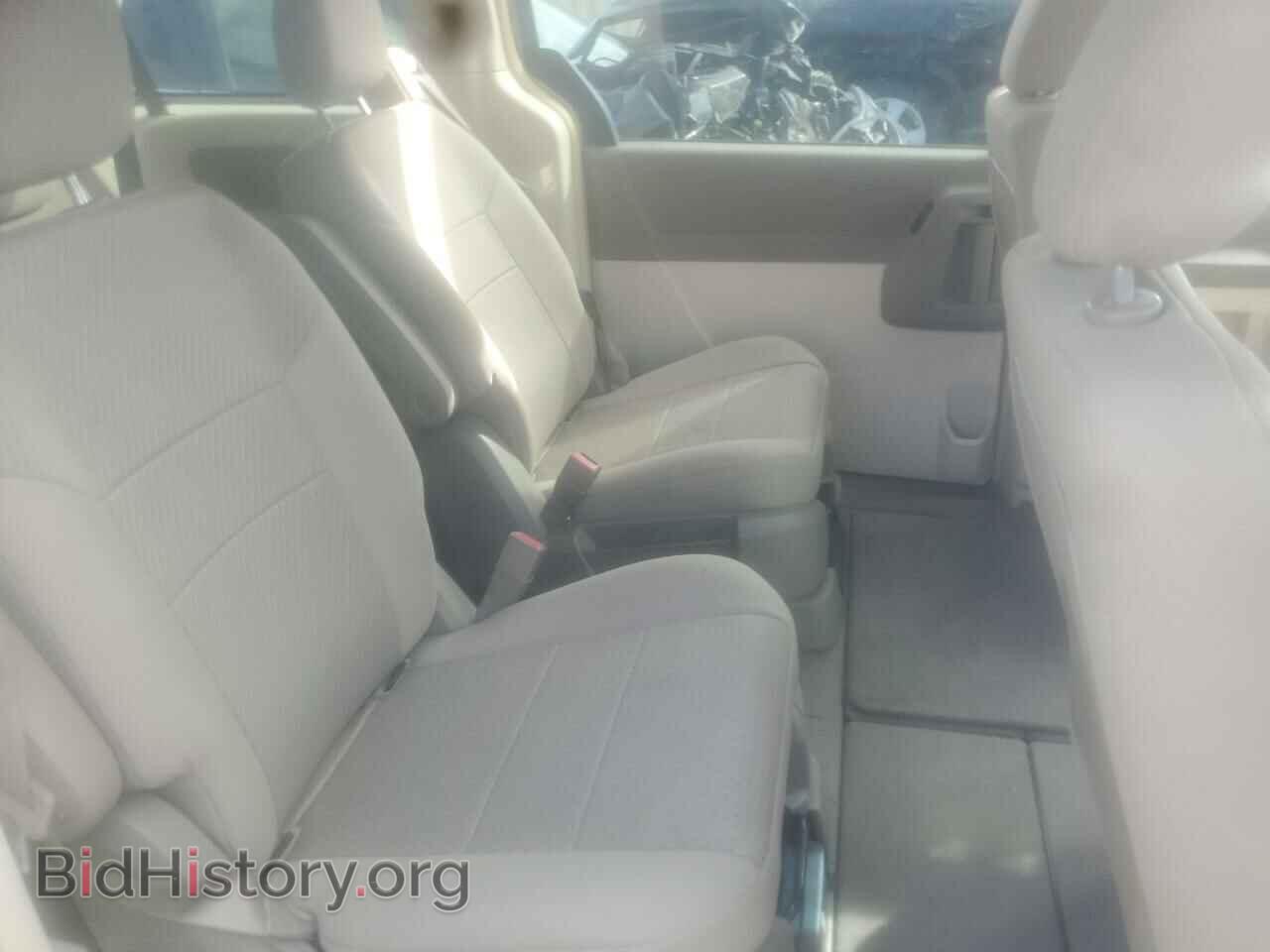 2008 CHRYSLER MINIVAN - VIN: 2A8HR44H58R629215 - Фото 6
