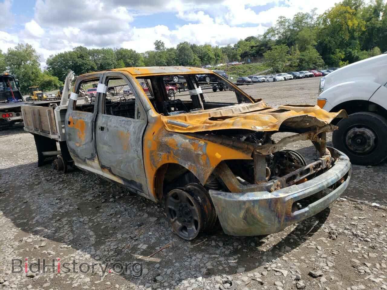 2017 RAM All Models - VIN: 3C6UR5CJ3HG776601 - Photo 4