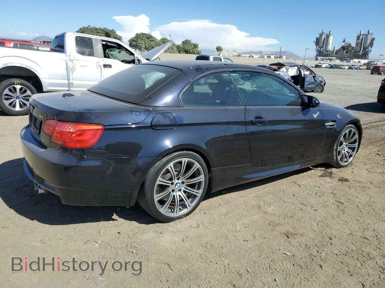 2011 BMW M3 - VIN: WBSDX9C55BE584208 - Фото 3