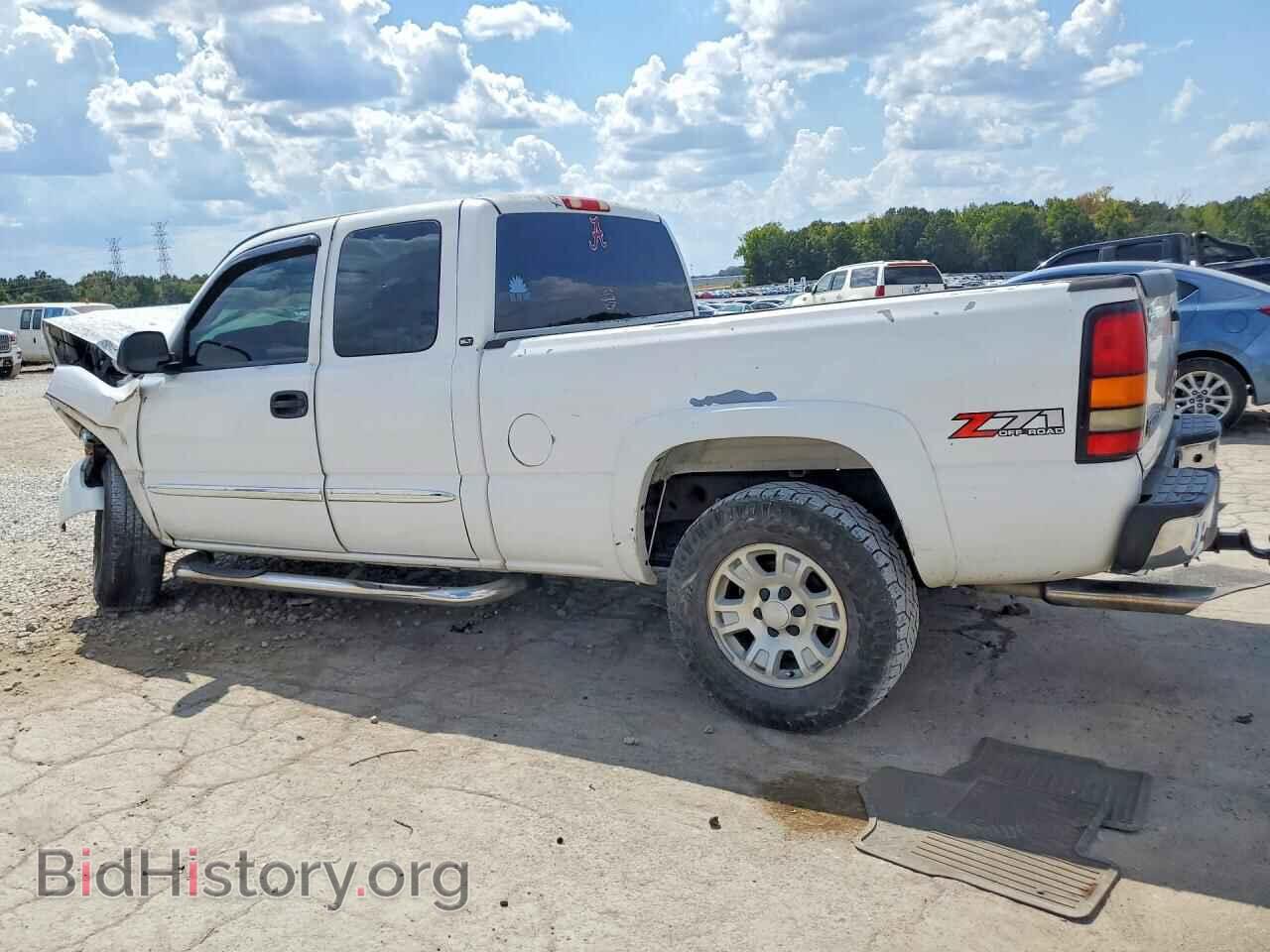 2005 GMC SIERRA - VIN: 2GTEK19B651270310 - Photo 2