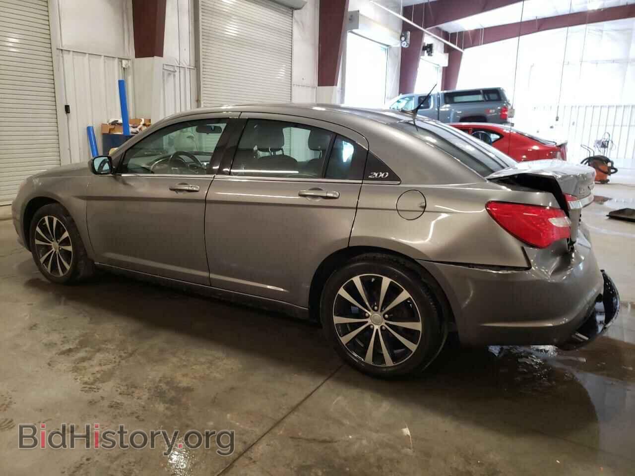 2013 CHRYSLER 200 - VIN: 1C3CCBBG2DN718141 - Фото 2