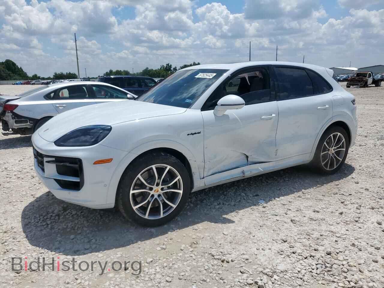 Photo WP1AE2AY4RDA29821 - PORSCHE CAYENNE 2024